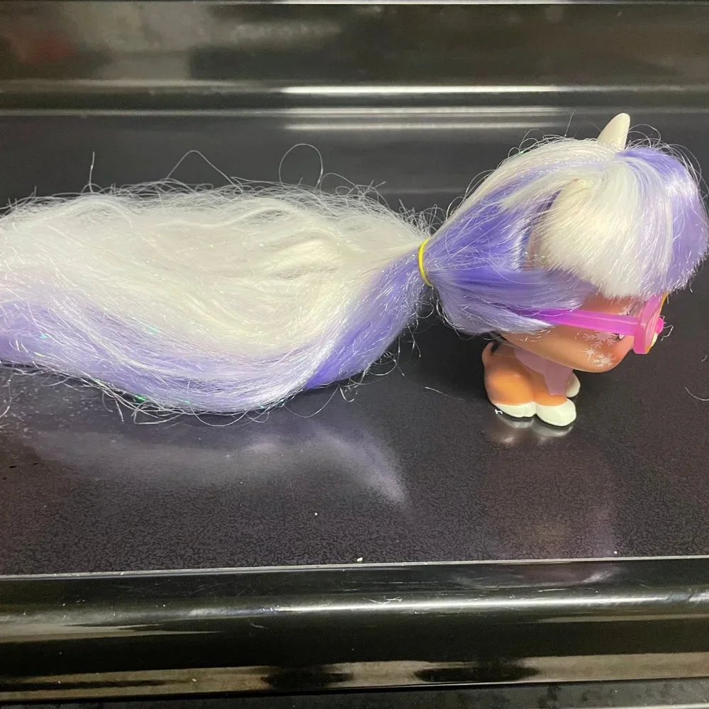 VIP Pets Surprise Hair Reveal Doll